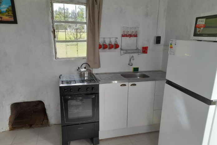 Cocina comedor con estufa a leña