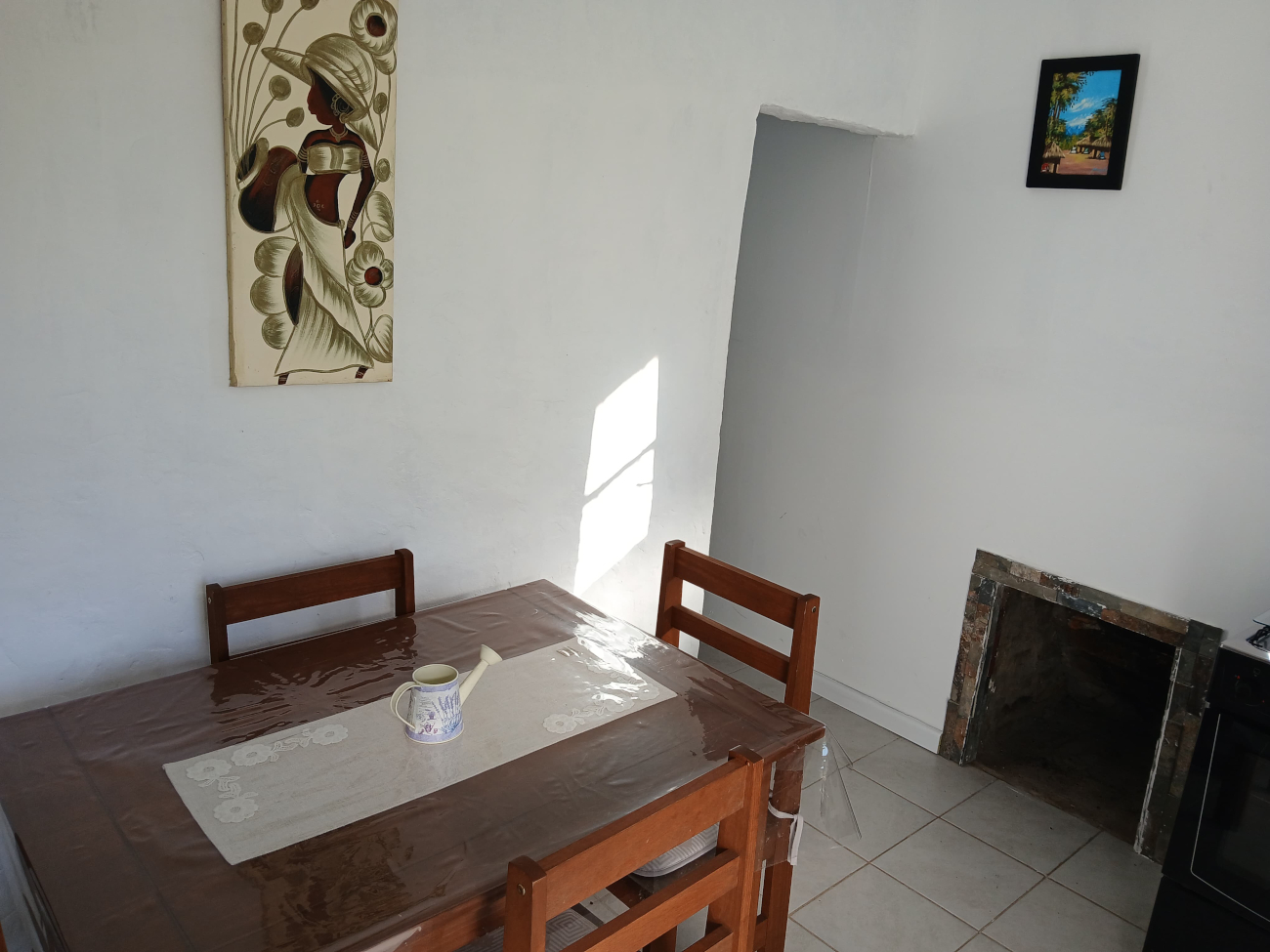 Cocina comedor con estufa a leña